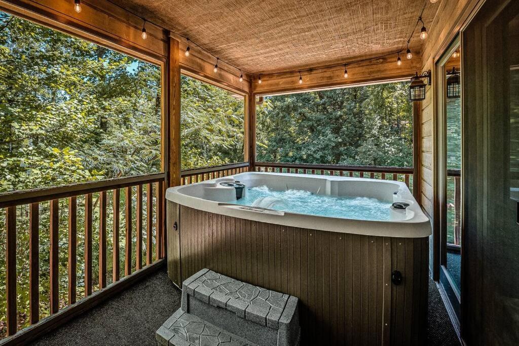 The Moondance Cabin By Lightfoot Stays Vacation Rentals Sevierville Exterior photo