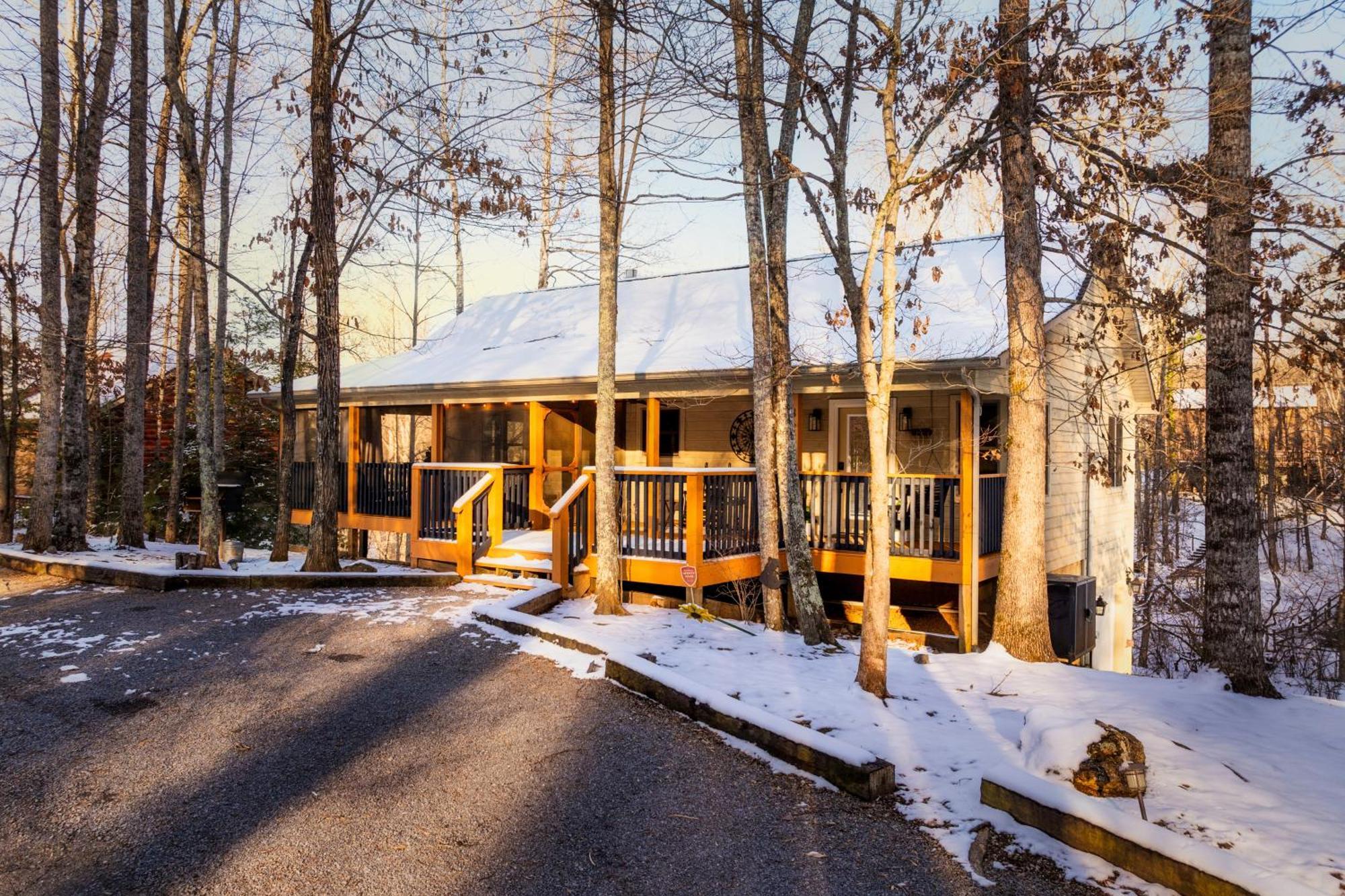 The Moondance Cabin By Lightfoot Stays Vacation Rentals Sevierville Exterior photo